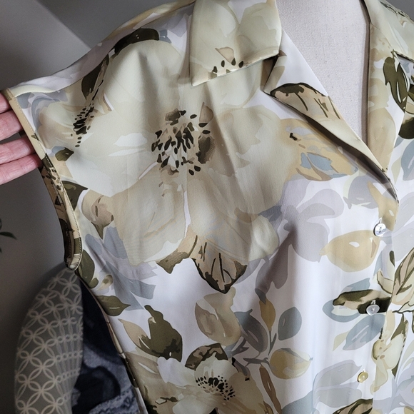 Rachel Zoe Floral Print Button Front Tie Top Size Small - Picture 2 of 5